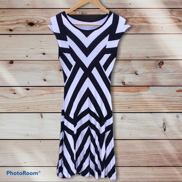 Anthropologie Dresses & Skirts - Anthropologie Bailey 44 striped stretchy dress